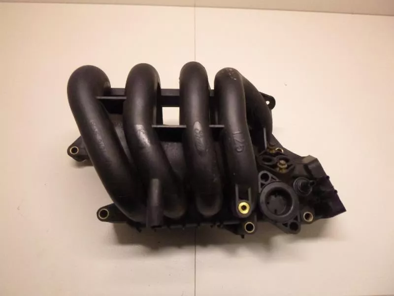 Впускной коллектор ST303010 Впускной коллектор ST303010