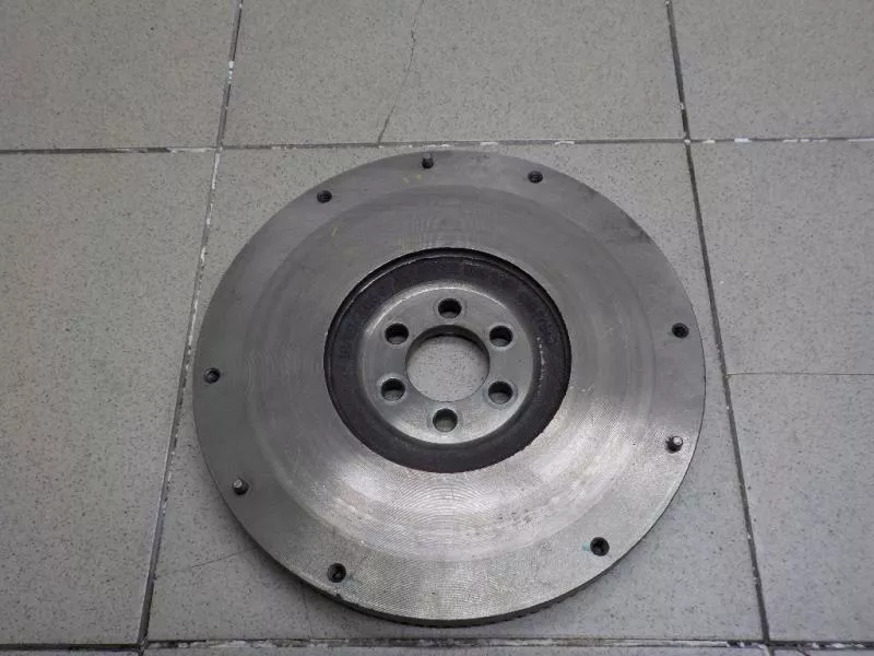 Маховик двигателя BS267094