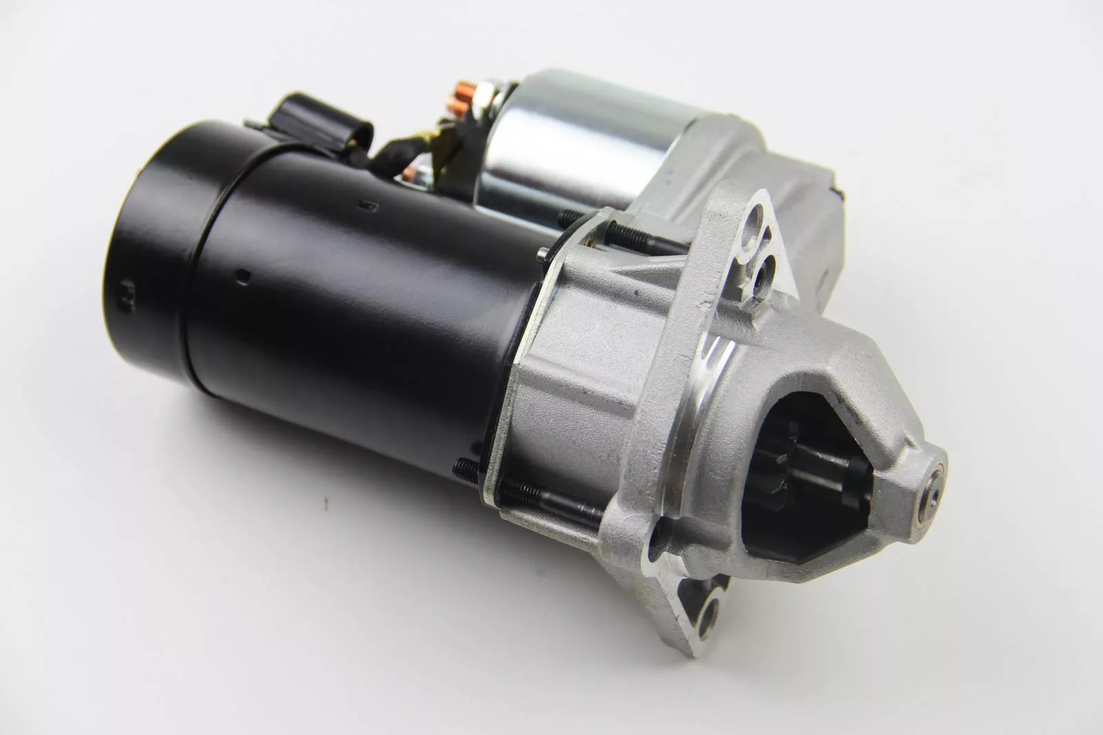 Стартер HELLA BS185324