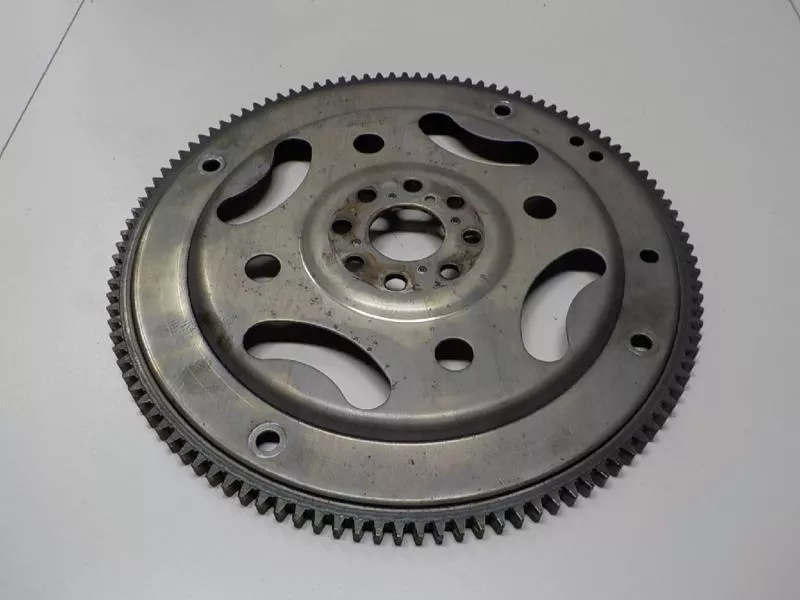 Маховик двигателя BS264882