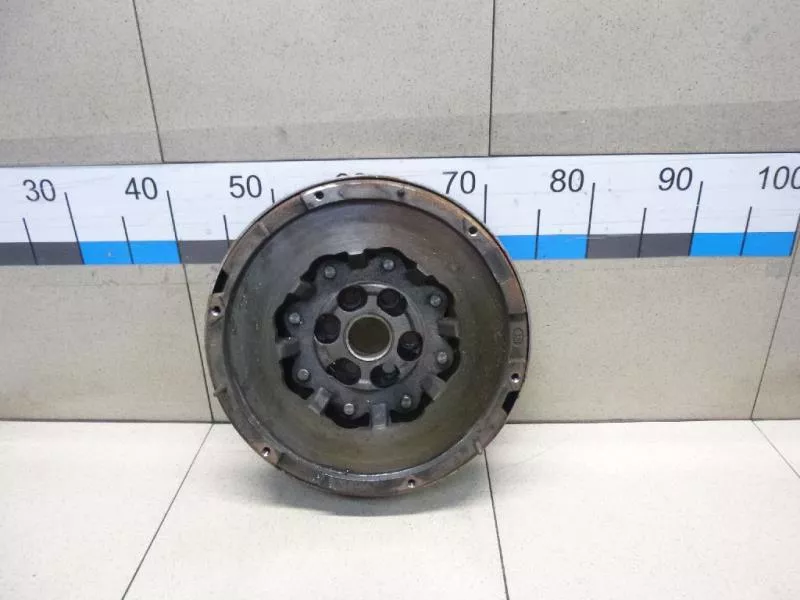 Маховик двигателя BS267534