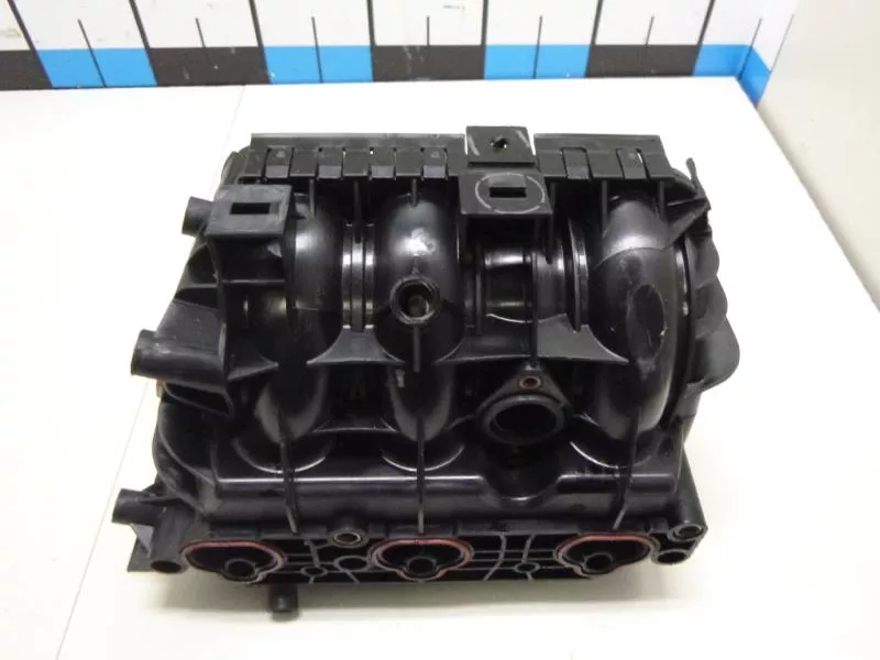 Впускной коллектор ST302033 Впускной коллектор ST302033