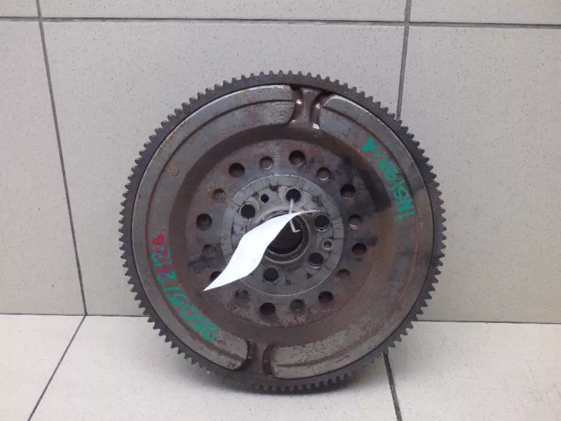 Маховик двигателя BS267337