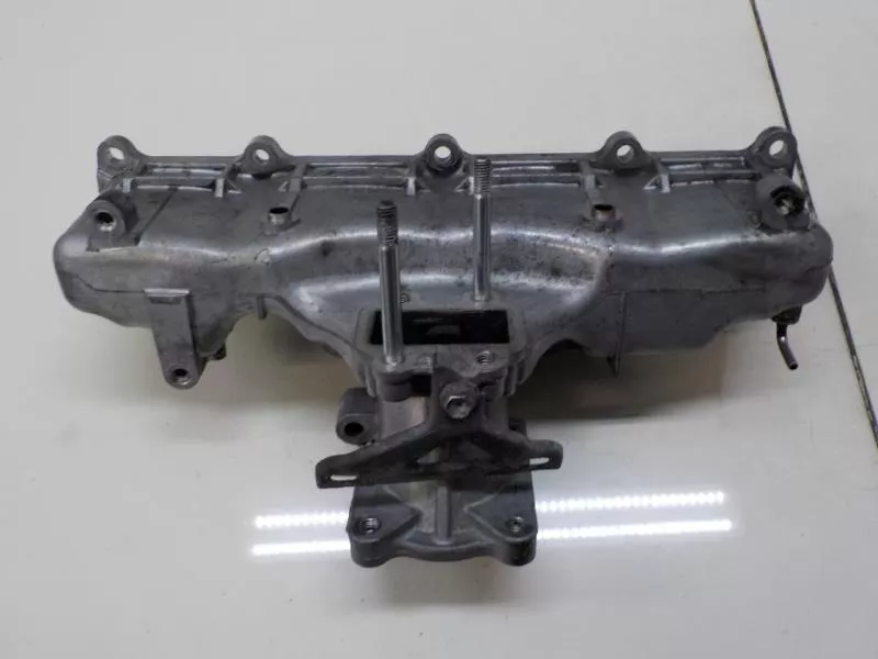 Впускной коллектор ST300381 Впускной коллектор ST300381