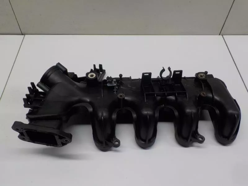 Впускной коллектор ST302137 Впускной коллектор ST302137