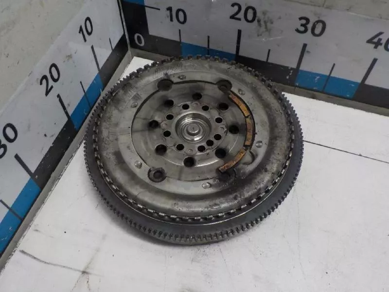 Маховик двигателя BS267783