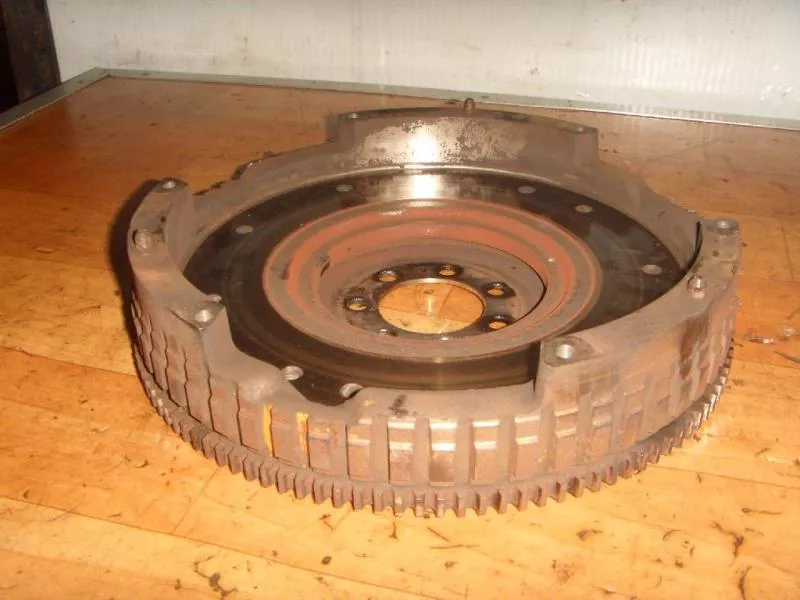 Маховик двигателя BS264028