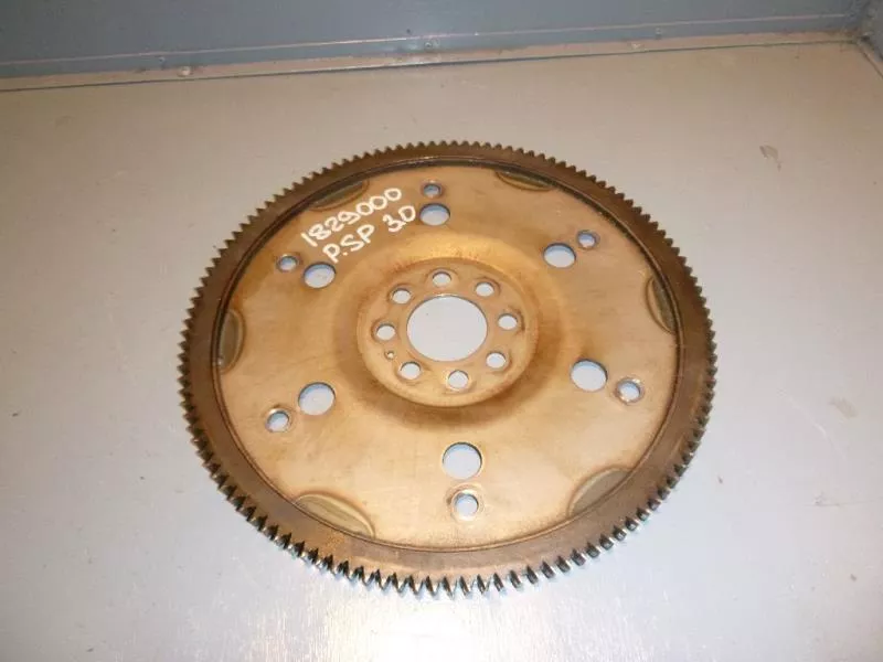 Маховик двигателя BS264787