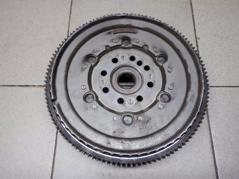 Маховик двигателя BS267665