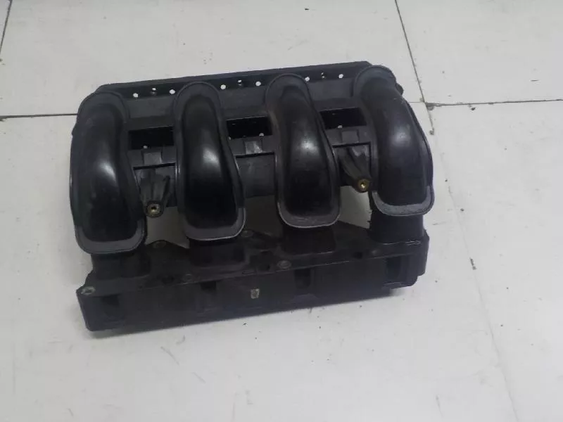 Впускной коллектор ST300285 Впускной коллектор ST300285