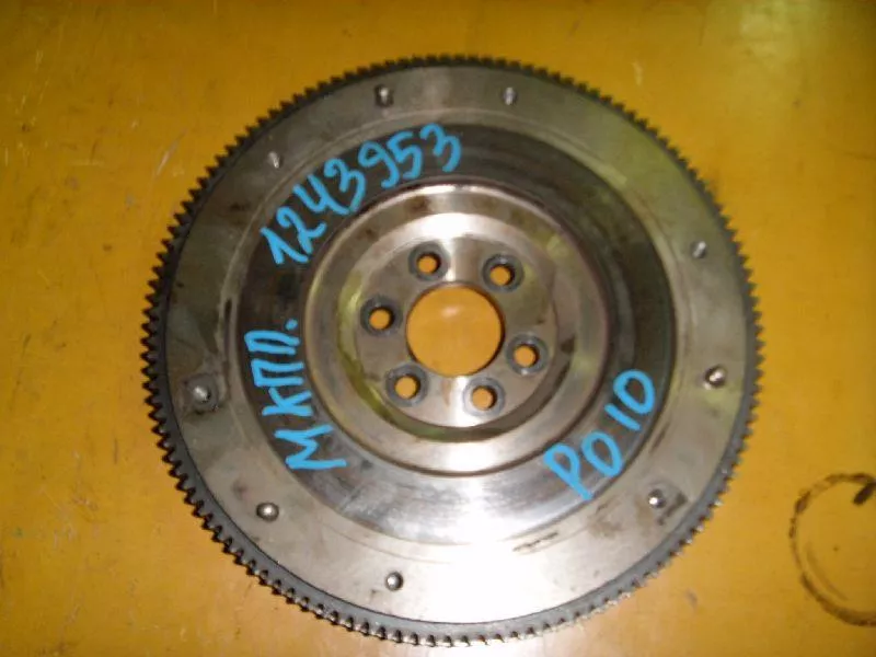 Маховик двигателя BS264115