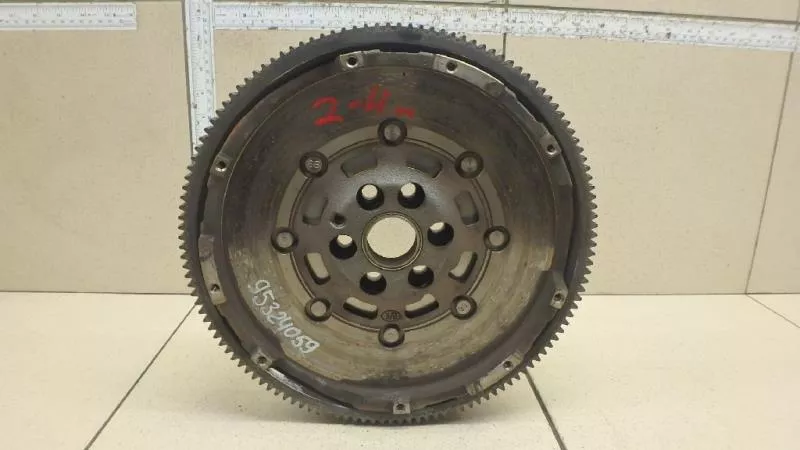 Маховик двигателя BS267891