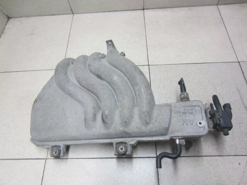 Впускной коллектор ST301897 Впускной коллектор ST301897