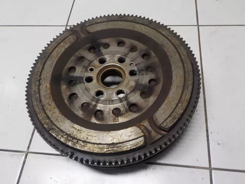 Маховик двигателя BS265732