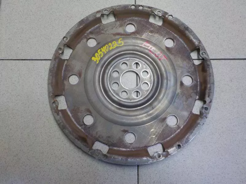 Маховик двигателя BS264079