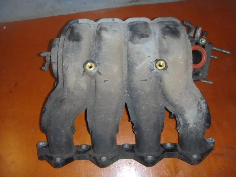 Впускной коллектор ST301183 Впускной коллектор ST301183