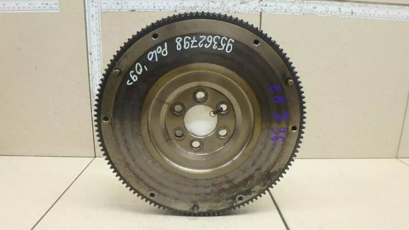 Маховик двигателя BS264357