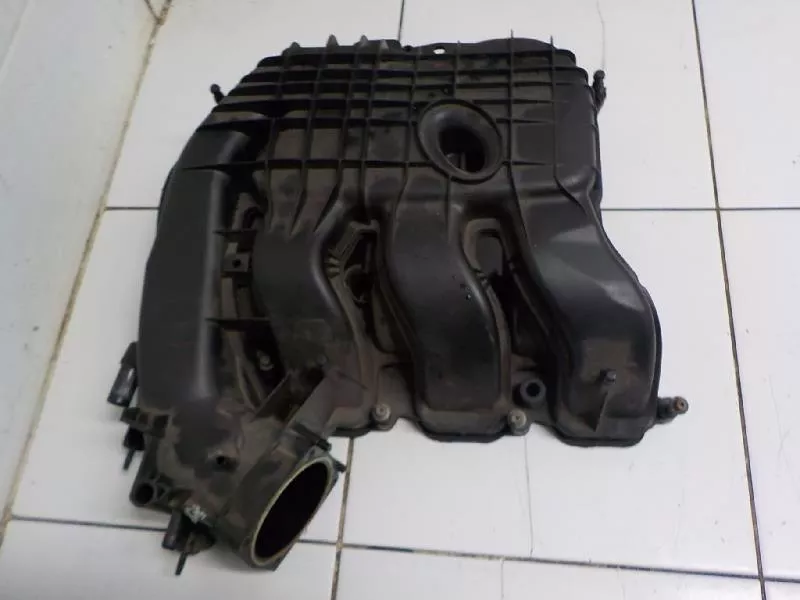 Впускной коллектор ST301837 Впускной коллектор ST301837