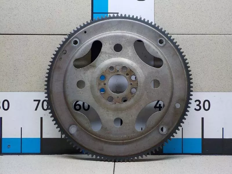 Маховик двигателя BS264894