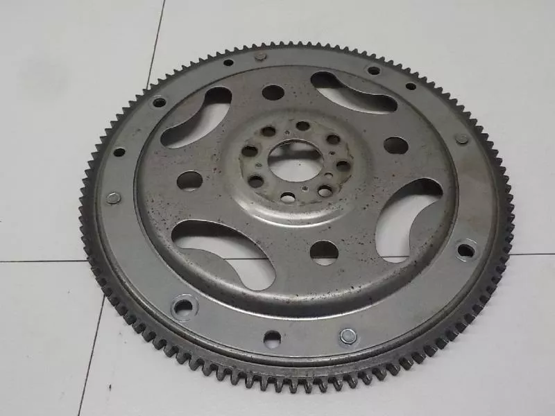 Маховик двигателя BS264883