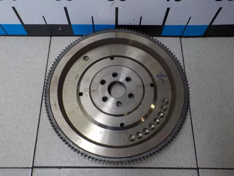 Маховик двигателя BS266627