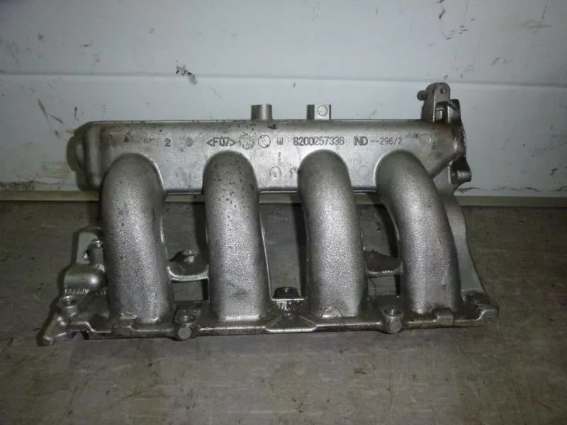 Впускной коллектор ST300404 Впускной коллектор ST300404