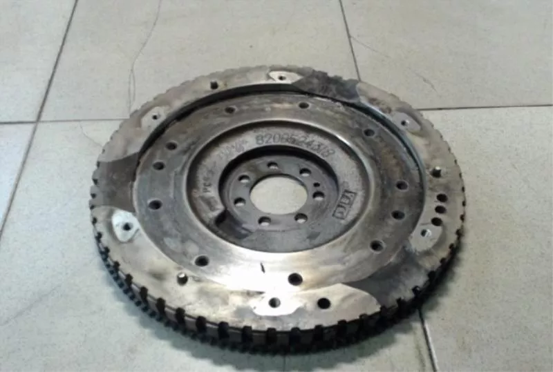 Маховик двигателя BS263433