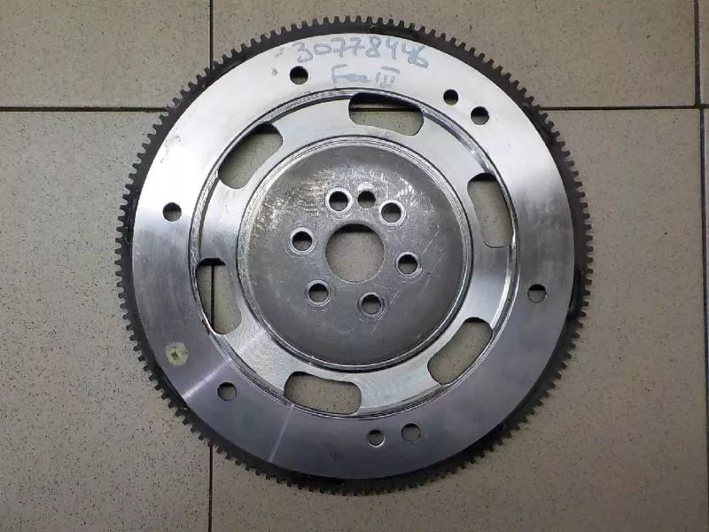 Маховик двигателя BS264945