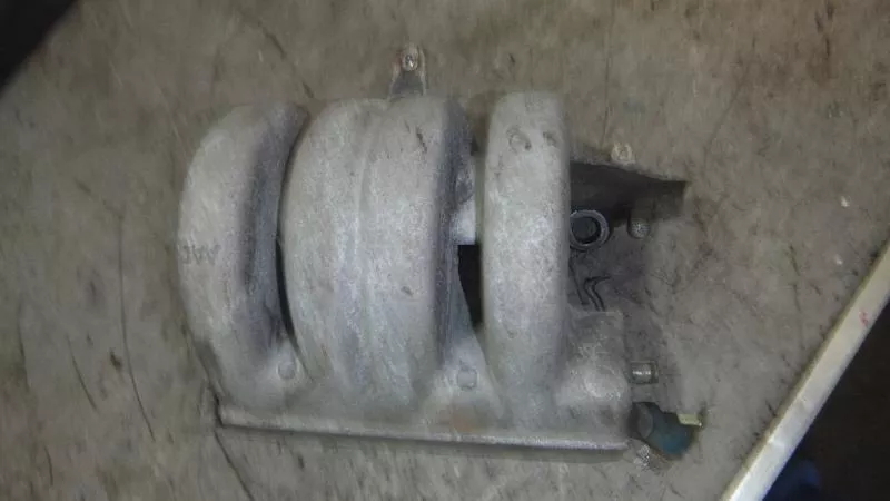 Впускной коллектор ST300235 Впускной коллектор ST300235