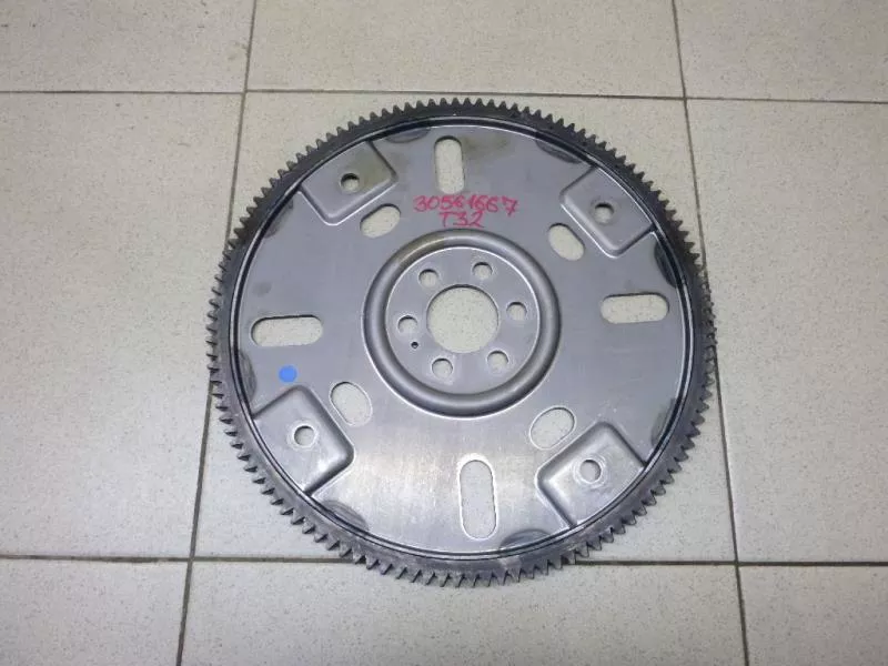 Маховик двигателя BS267050