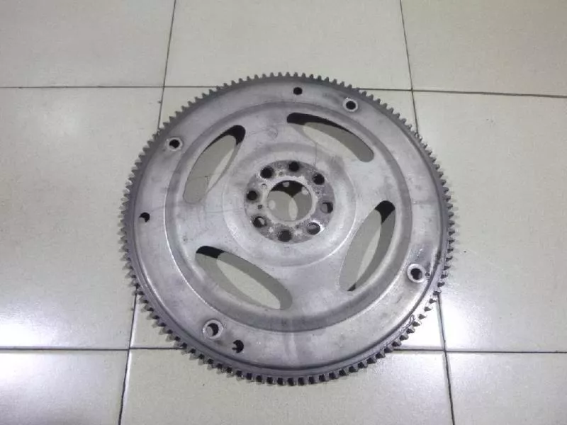 Маховик двигателя BS263364