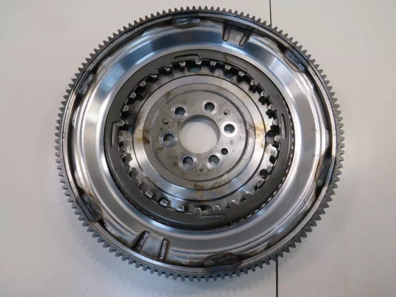 Маховик двигателя BS267680