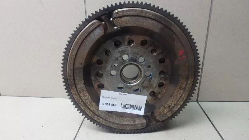 Маховик двигателя BS267293