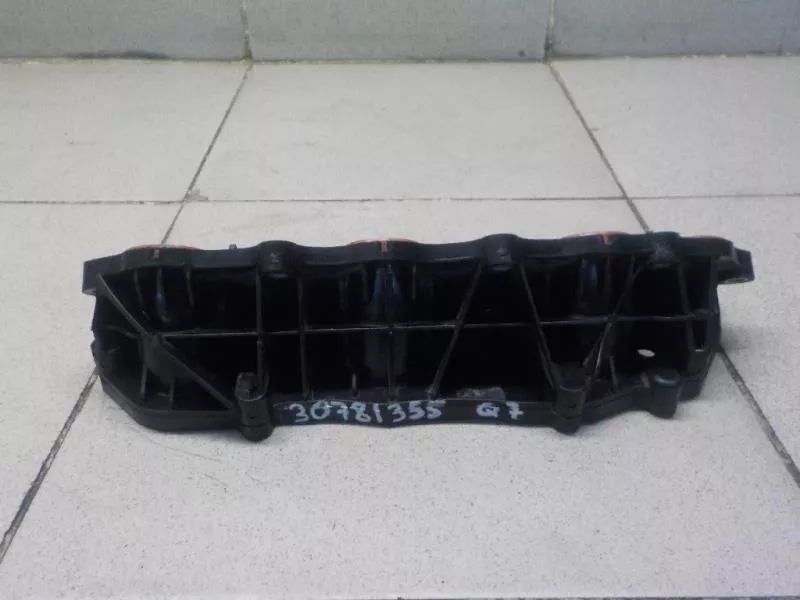 Впускной коллектор ST301358