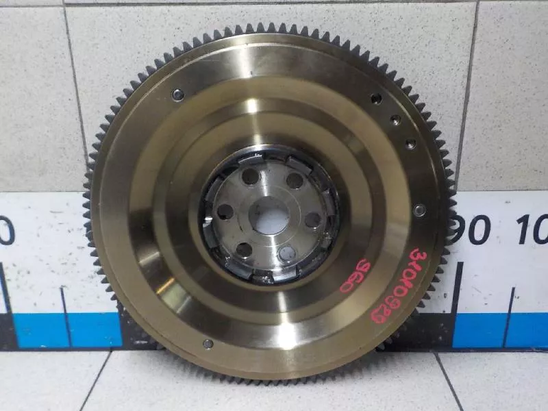 Маховик двигателя BS266859