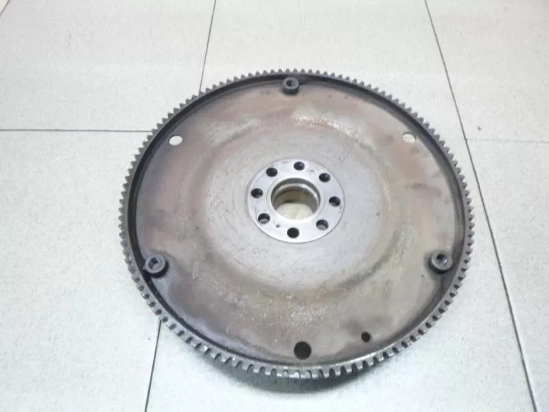 Маховик двигателя BS264330