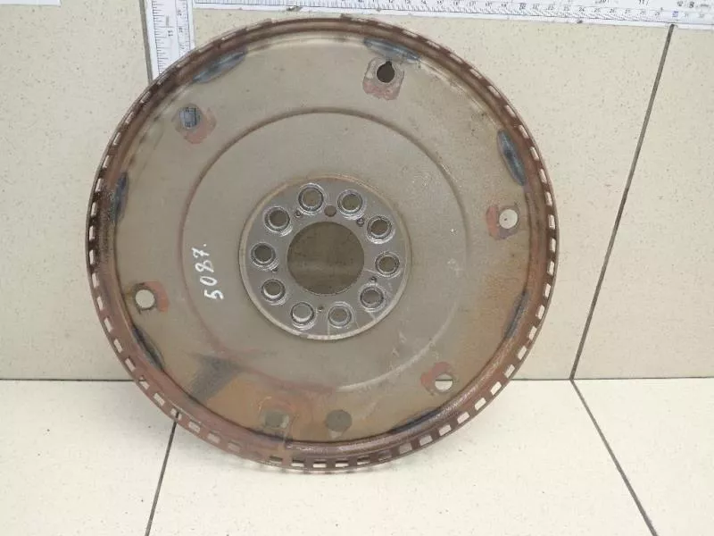 Маховик двигателя BS266007