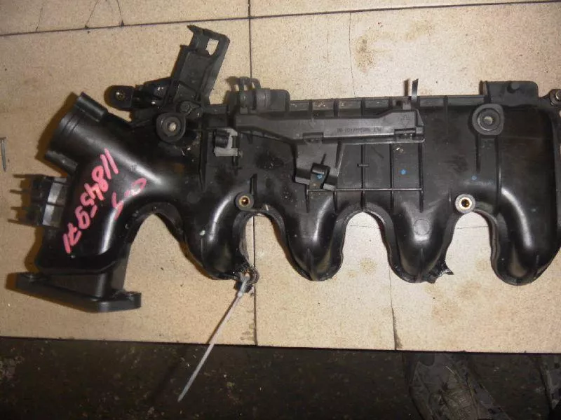 Впускной коллектор ST301559