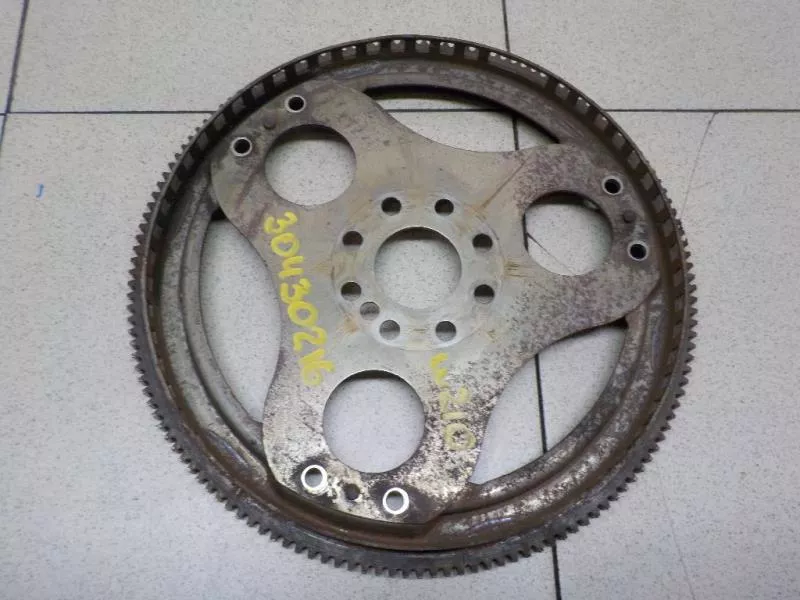 Маховик двигателя BS263447