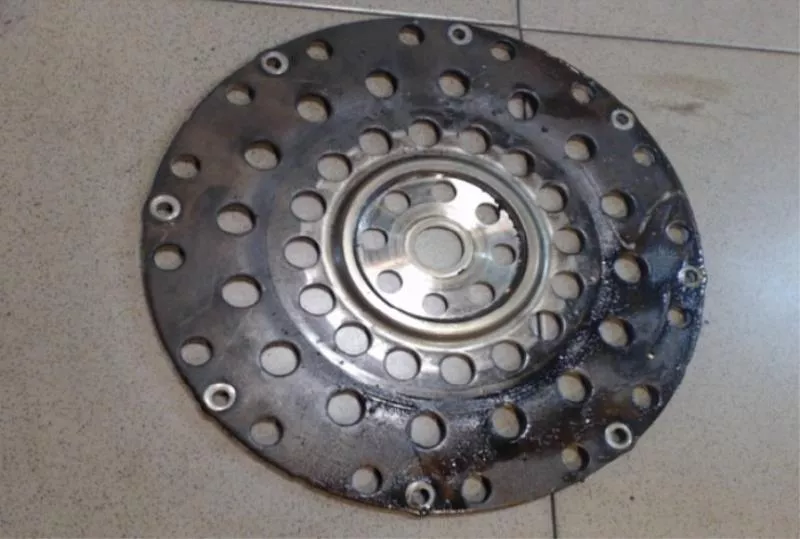 Маховик двигателя BS263590