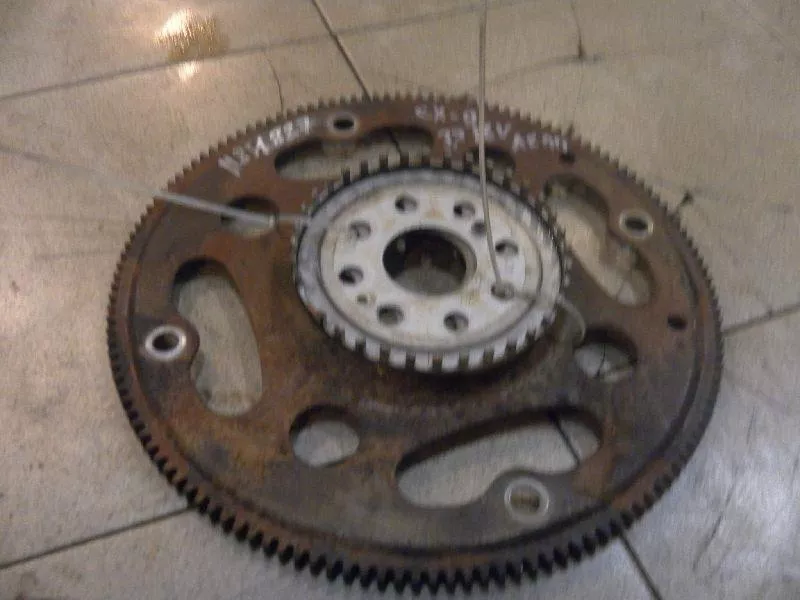 Маховик двигателя BS264411