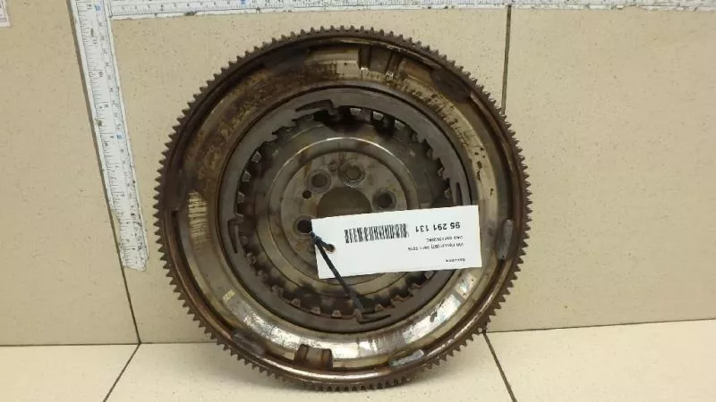 Маховик двигателя BS267715