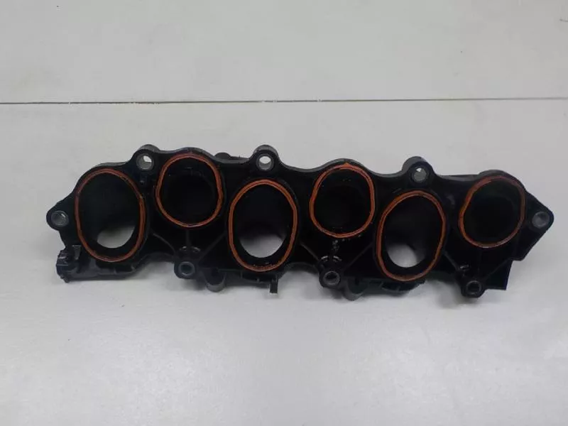 Впускной коллектор ST301352 Впускной коллектор ST301352