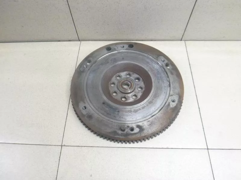 Маховик двигателя BS266137