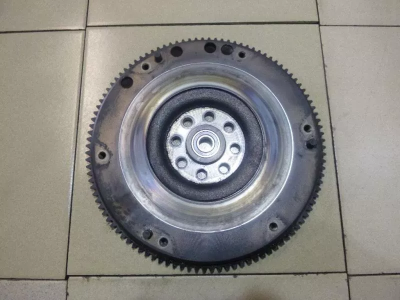 Маховик двигателя BS264857