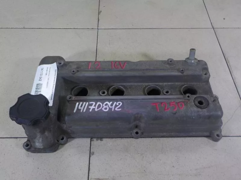 Клапанная крышка ГБЦ BS68872 Клапанная крышка ГБЦ BS68872