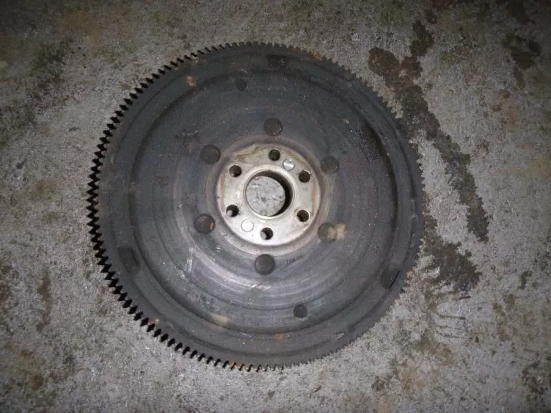 Маховик двигателя BS267384