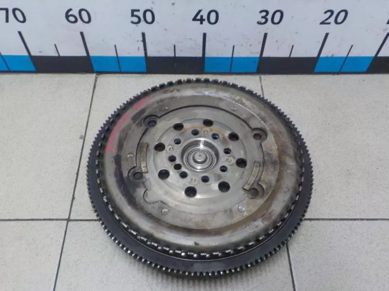 Маховик двигателя BS267784