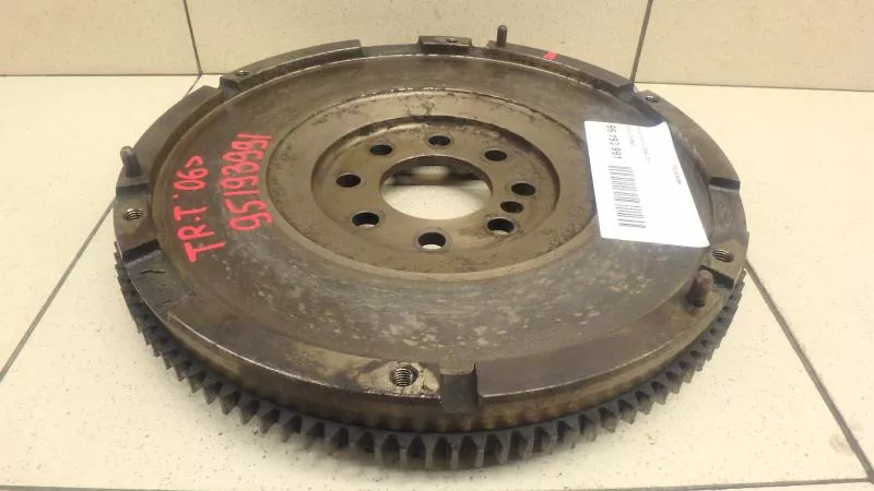 Маховик двигателя BS266357