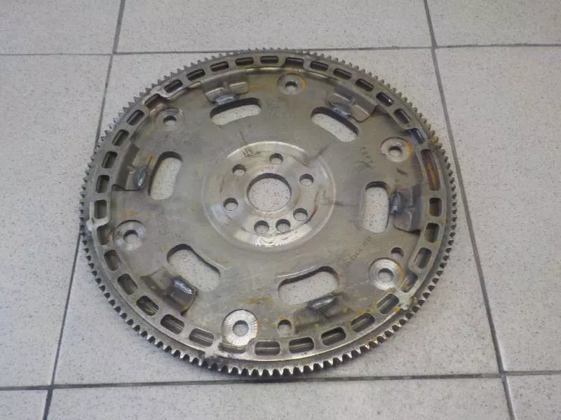 Маховик двигателя BS264935